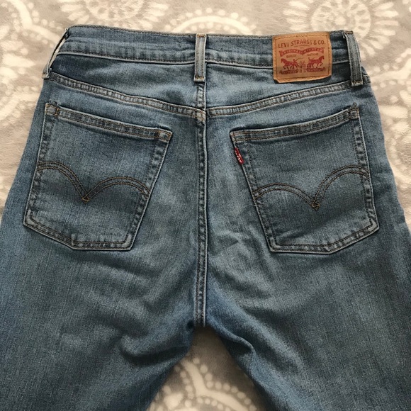 Levi’s Wedgie Skinnies - Picture 4 of 5